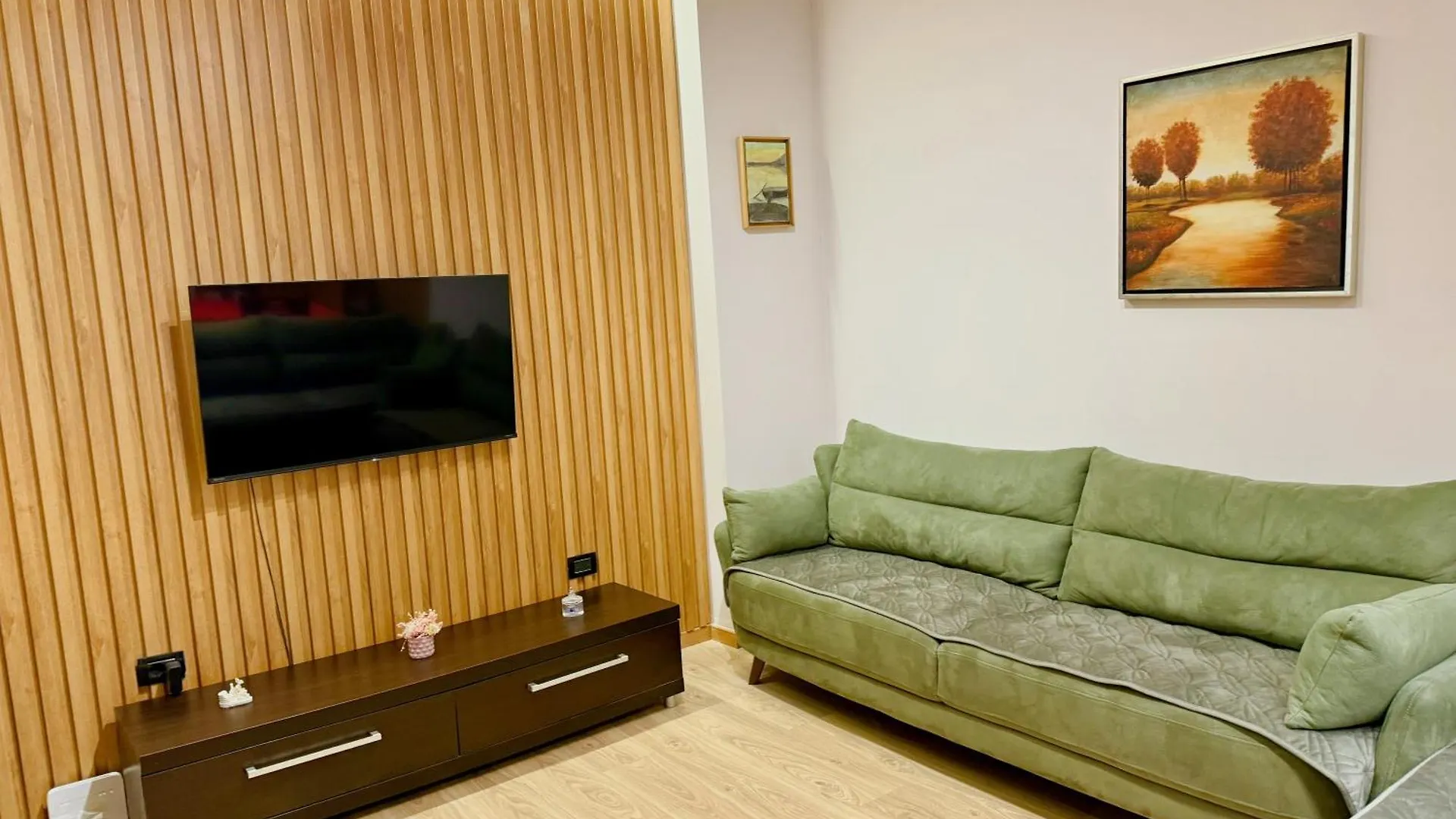 Orange Tree House Βίλα Τίρανα 0*,  Αλβανία